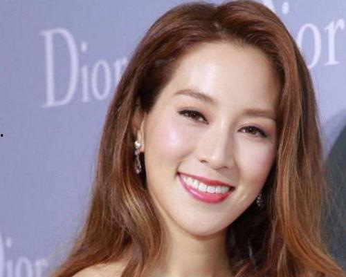 徐子淇近期照片曝光,优雅气质依旧，豪门生活美满如画